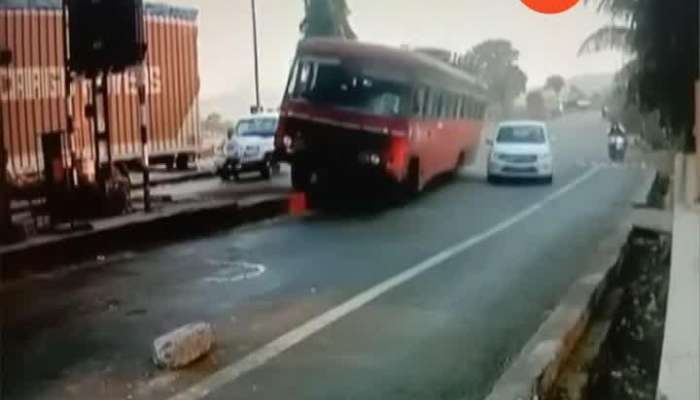  Dhule ST BUS Break Fail Footage Caught In CCTV