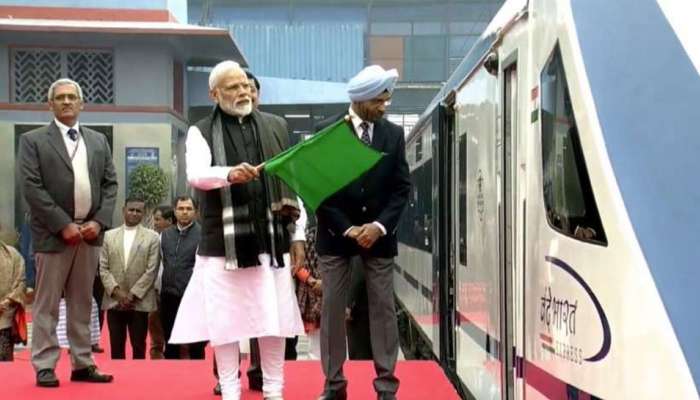 पंतप्रधान मोदींनी &#039;वंदे भारत एक्सप्रेस&#039;ला हिरवा झेंडा 