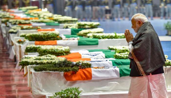 श्रद्धांजलीनंतर शहीदांचे पार्थिव स्वगृही रवाना, सरकारने बोलावली सर्वपक्षीय बैठक 