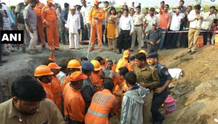 २०० फूट खोल बोअरवेलमध्ये पडलेल्या सहा वर्षांच्या रवीला बाहेर काढण्यात यश