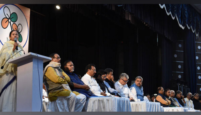 'युद्धाचे वातावरण निर्माण करण्यासाठी सरकारकडून गुप्तचर यंत्रणेच्या इशाऱ्याकडे दुर्लक्ष'