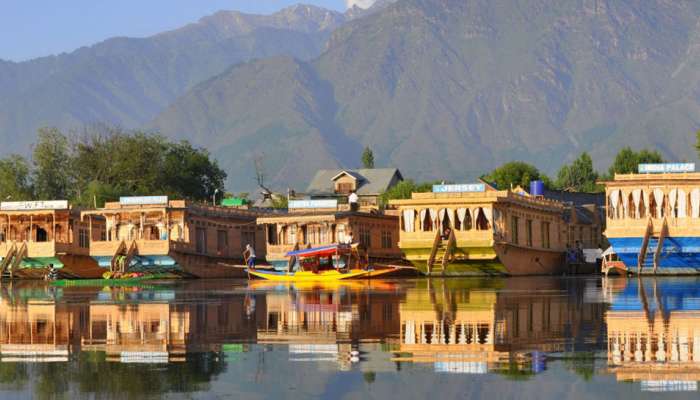 भारत-पाक तणाव : काश्मीरमध्ये पर्यटक अडकलेत, पण...