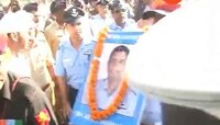 चिमुरडीने घेतलं शहीद वडिलांचं अंत्यदर्शन आणि उपस्थितांचे डोळे पाणावले