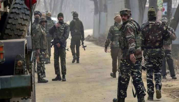 Jammu Kashmir : हंदवाडामधील चकमकीत दोन दहशतवाद्यांना कंठस्नान, ५ जवान शहीद 