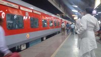 'माझ्या बहिणीला वाचवा, भावाच्या ट्विटनंतर रेल्वेमंत्र्यांनी पाठवले पोलीस