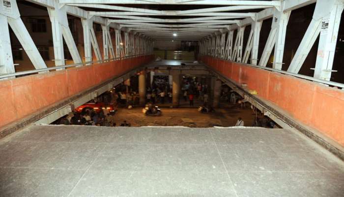 Mumbai bridge collapse: त्याने स्वत:च्या जीवाची पर्वा न करता वडिलांना वाचवले
