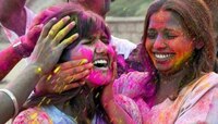 Holi 2019 : रंगांमुळे त्वचेवर अॅलर्जी झाल्यास काय कराल?