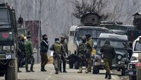 सोपोरमध्ये ग्रेनेड हल्ला, दोन जवान जखमी 