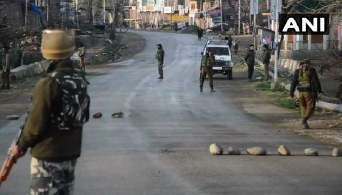 जम्मू-काश्मीरमध्ये सुरक्षादल आणि दहशतवाद्यांमध्ये चकमक सुरू