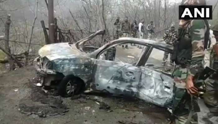 काश्मीरमध्ये सीआरपीएफच्या ताफ्याजवळ कारचा स्फोट, पुन्हा दहशतवादी हल्ल्याचा प्रयत्न?
