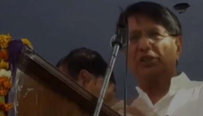 VIDEO: 'तिहेरी तलाकविरोधात कायदा करणाऱ्या मोदींनी स्वत:च्या पत्नीला वाऱ्यावर सोडले'