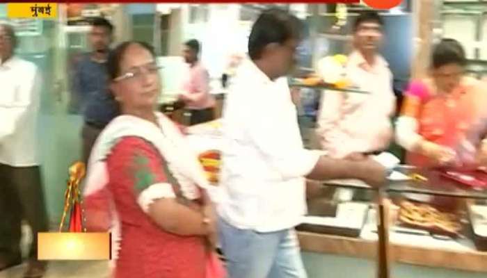 Mumbai Special Report On Customers Crowd For Buying Gold On Gudi Padwa Festival