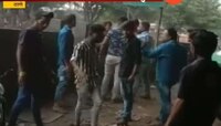 ठाणे | पोलीस ठाण्यासमोर आपआपसात जुंपली, पाहा