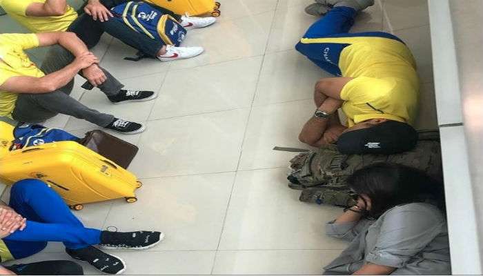 IPL 2019: ...जेव्हा जमिनीवरच झोपले माही-साक्षी!