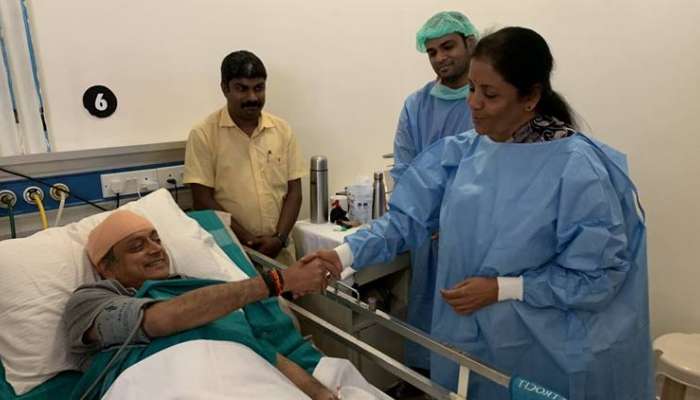 निर्मला सीतारमन यांच्या भेटीनंतर भावूक शशी थरुर म्हणतात.... 