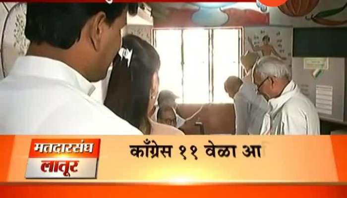  Amravati Navneet Rana And Ravi Rana Casts Theirs Vote