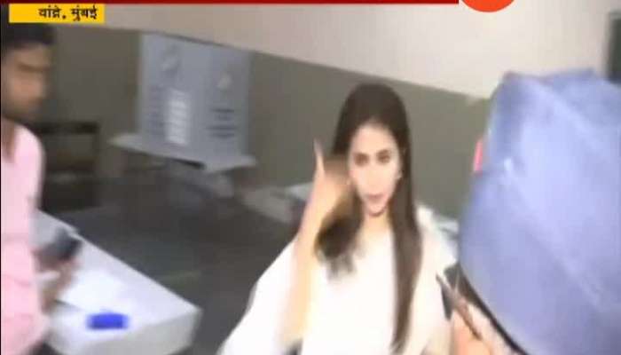 Mumbai Congress Candidate Urmila Matondkar Cast Her Vote and Appels Voter To Vote For LS Election