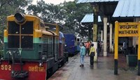 माथेरान येथील मिनीट्रेनचे इंजिन रुळावरून घसरले