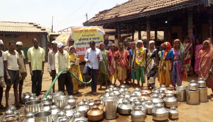 &#039;झी २४ तास&#039; इम्पॅक्ट : म्हैसमाळमध्ये टँकरसहीत पाण्याच्या दोन टाक्या दाखल