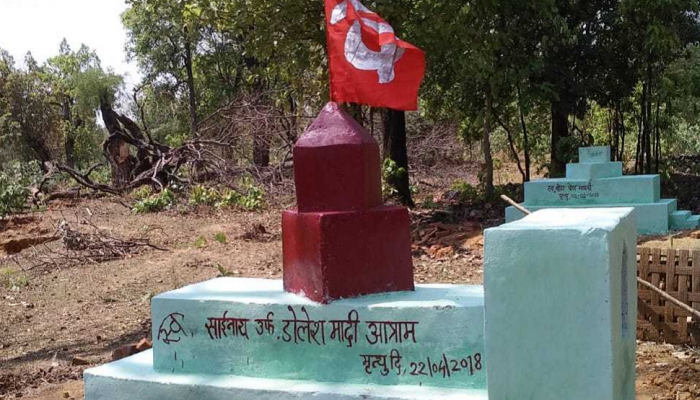 चकमकीत ठार झालेल्या नक्षलवाद्याचं आईकडून वर्षश्राद्ध, गट्टेपल्लीत बांधली समाधी 