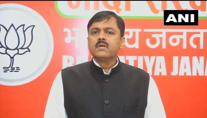 साध्वी प्रज्ञांच्या वक्तव्यानंतर भाजपने हात झटकले, जाहीर माफी मागण्याचे आदेश