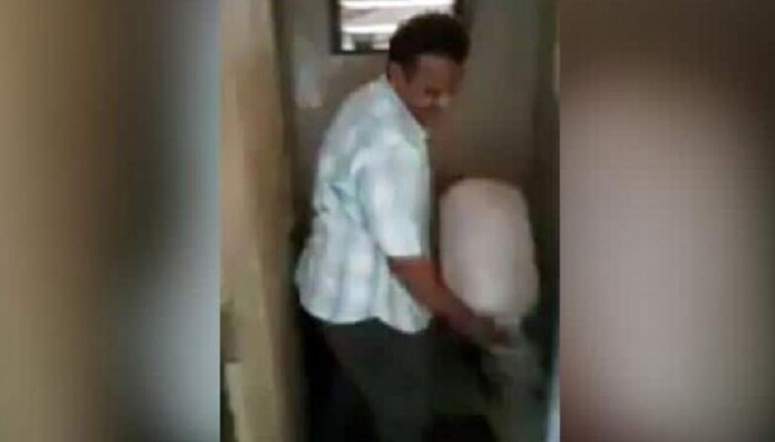 VIRAL VIDEO : इडली-चटणीसाठी शौचालयातलं पाणी  