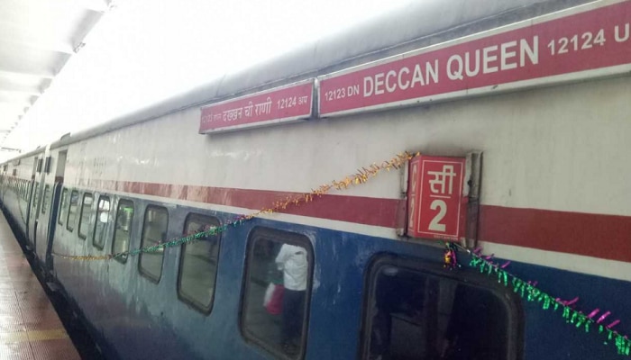 Happy Anniversary Deccan Queen : तब्बल १७ डब्बे जोडून ही रेल्वे घाटांतून धावत सुटते