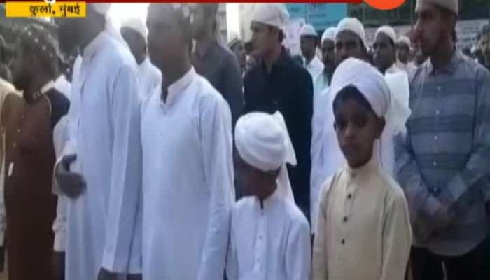 Mumbai Muslim People Outside Kurla Station Perform Prayer And Celebrate Eid