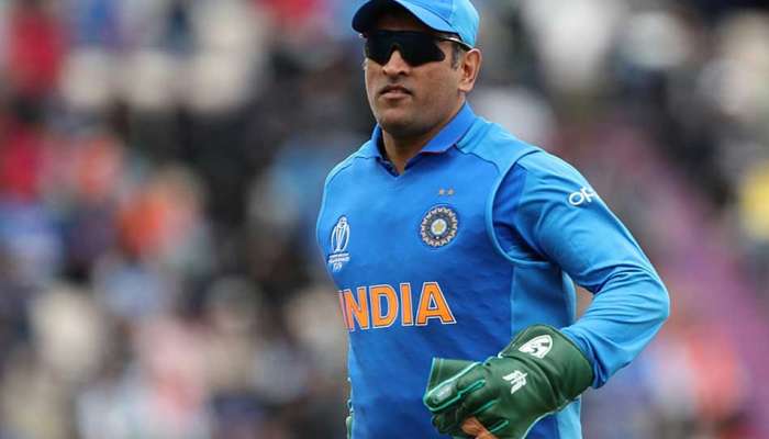 World cup 2019  : 'बलिदान' चिन्हाप्रकरणी बीसीसीआयकडून धोनीची पाठराखण
