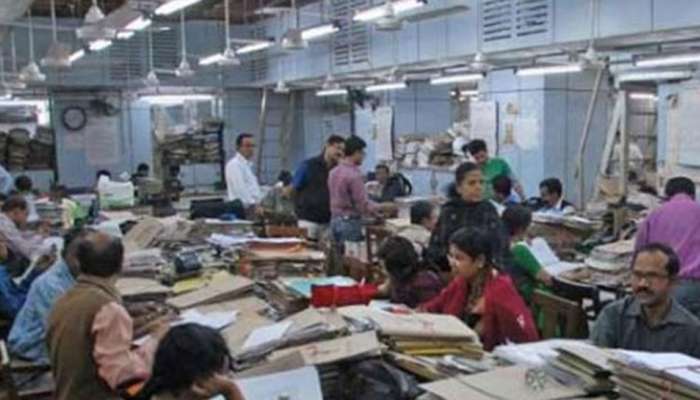 'शासकीय कर्मचाऱ्यांनी कामावर असताना अर्ध्या तासातच जेवण उरकावं' 