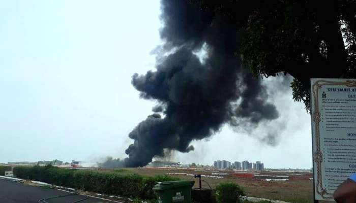 नौसेनेच्या &#039;मिग २९&#039; विमानातून ड्रॉप टँक कोसळला, गोवा एअरपोर्टवर आग