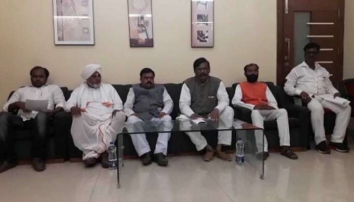 'जातींवर आधारित आरक्षण आणि अट्रोसिटी कायदा रद्द करा'