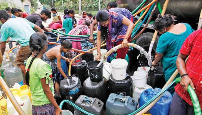 पाणी मिळत नसल्याने ग्रामस्थ आक्रमक, ग्रामपंचायत कार्यालय फोडले