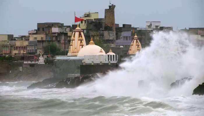 वायू चक्रीवादळ गुजरातच्या किनारपट्टीवर धडकणार; पश्चिम रेल्वेकडून ७० गाड्या रद्द