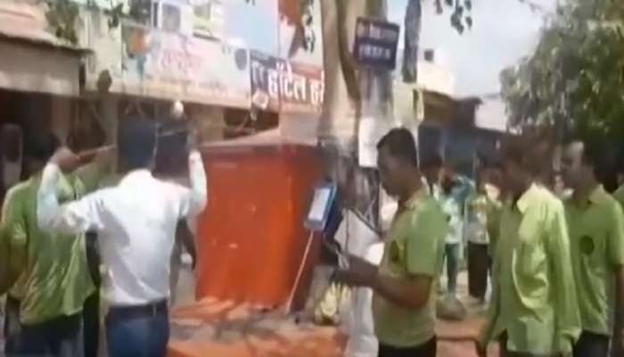 पुढच्या जन्मात अशी बायको नको, पत्नीपीडित पुरुषांच्या पिंपळाच्या झाडाला प्रदक्षिणा