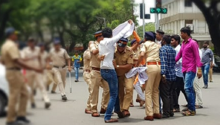 धनगर आरक्षणासाठी महाराष्ट्र यशवंत सेना आक्रमक, विधीमंडळात घुसण्याचा प्रयत्न