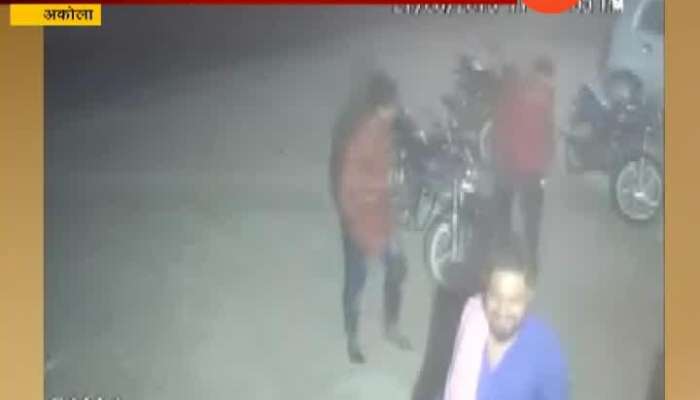 Akola 15 Youngsters Attack On Ambika Hotel