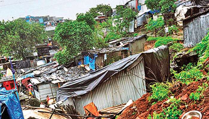भांडुपमध्ये घरांवर संरक्षक भिंत कोसळली; ढिगाऱ्याखालून पाच जणांना बाहेर काढण्यात यश