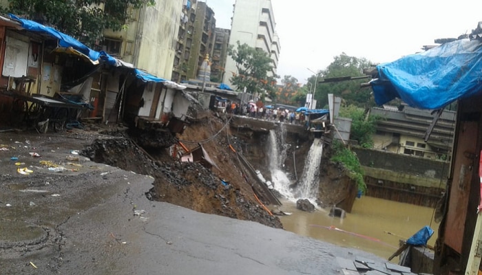 बिल्डरची मनमानी, चांदिवलीत रस्ता खचल्यानं तीन इमारतींना धोका 