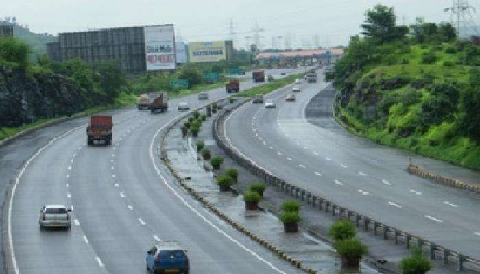 मुंबई-गोवा महामार्गावरील वाहतूक 8 तासानंतर सुरळीत