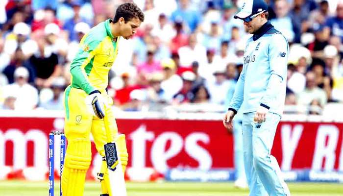 World Cup 2019 : बाऊन्सरमुळे उडालं कॅरीचं हेल्मेट, रक्त आल्याने प्लास्टर बांधून खेळला