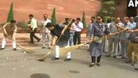 खासदार हेमा मालिनींचे 'स्वच्छता अभियान' सोशल मीडियात ट्रोल 