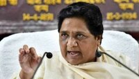 मायावतींच्या भावा विरोधात आयकर विभागाची कारवाई, ४०० कोटींची संपत्ती जप्त