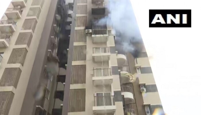 अहमदाबादमध्ये इमारतीला आग, काही जण अडकल्याची भीती