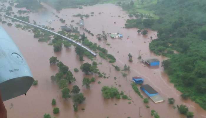 १७ तासानंतर प्रवाशांची सुटका, प्रवाशांच्या जिवाशी रेल्वेचा खेळ