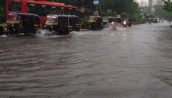 एलबीएस मार्गावरील गटारात पडून वृद्ध बेपत्ता