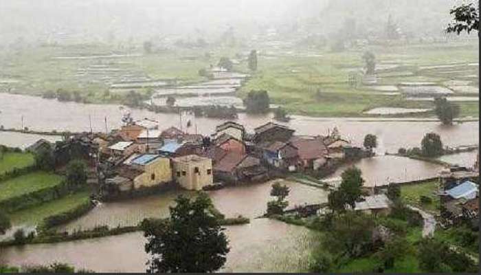 संततधार पावसामुळे दोन दिवसांपासून पाभे गावाचा संपर्क तुटला