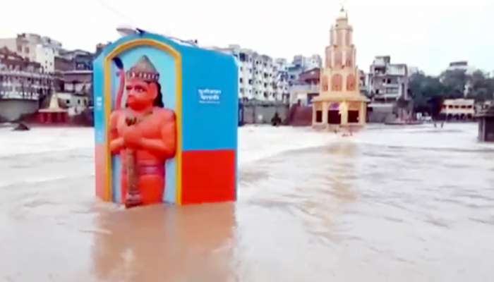 व्हिडिओ : नाशिकमध्ये गोदावरीनं धारण केलं रौद्र रुप, नदीकाठची मंदिरं पाण्याखाली