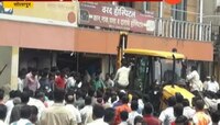 सोलापूर | करमाळ्यामध्ये ३ मजली इमारत कोसळली 