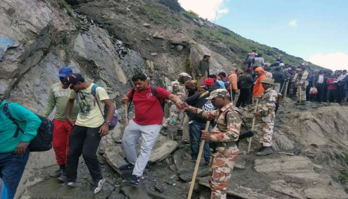 अमरनाथ यात्रा रोखली, पर्यटकांना काश्मीर खाली करण्याचं आवाहन